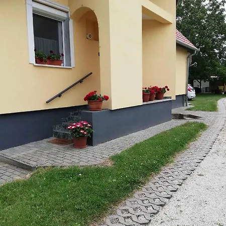 Balatonbereny/balaton 18030 Semesterbostad