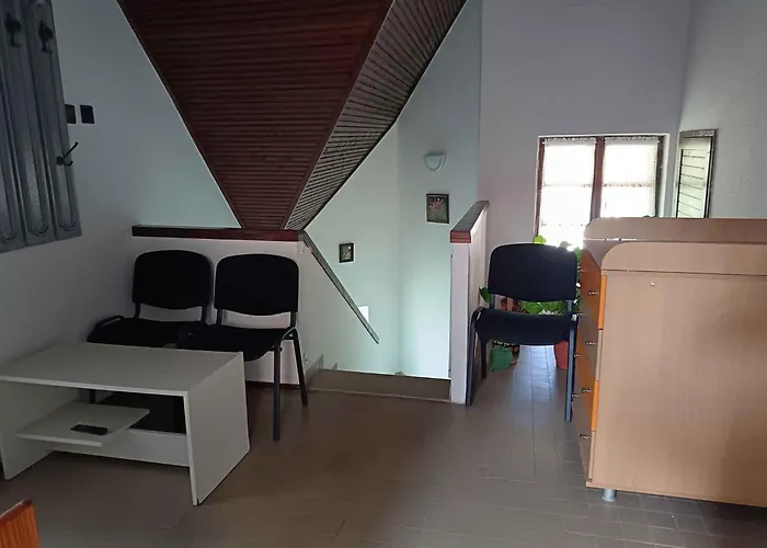 - Balaton 18030 Balatonberény